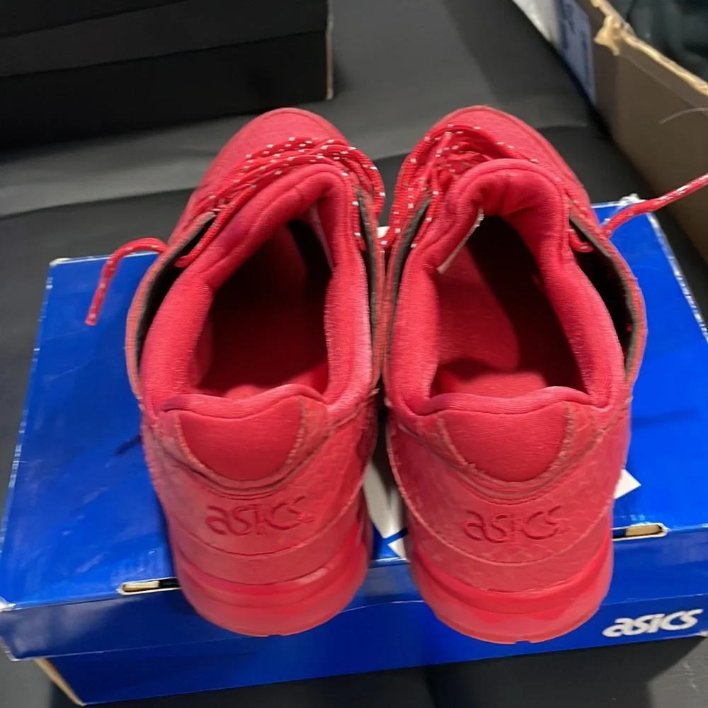 ASICS - Picture 3 of 8